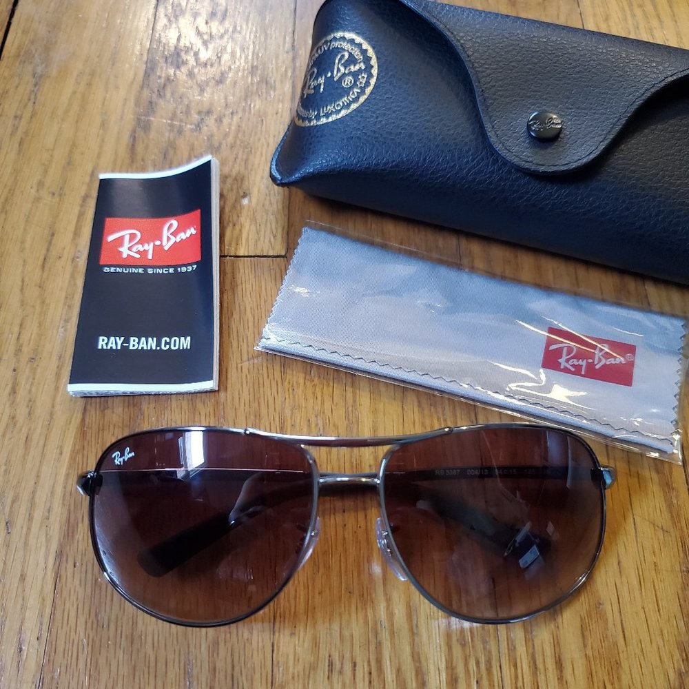 Ray-Ban Aviator Unisex Sunglasses - NWOT!